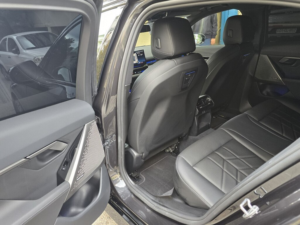 2025 BMW 530, 2.0L, 13000km - Image 6