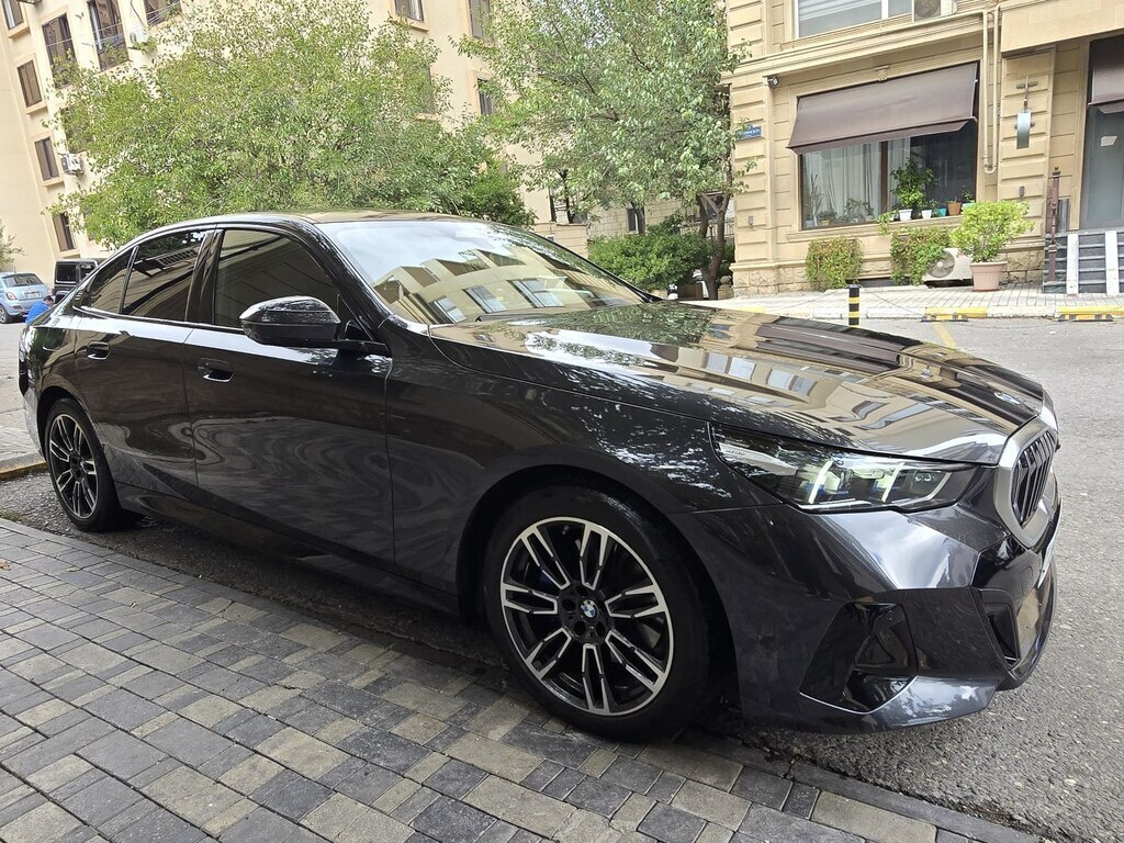 2025 BMW 530, 2.0L, 13000km - Image 7