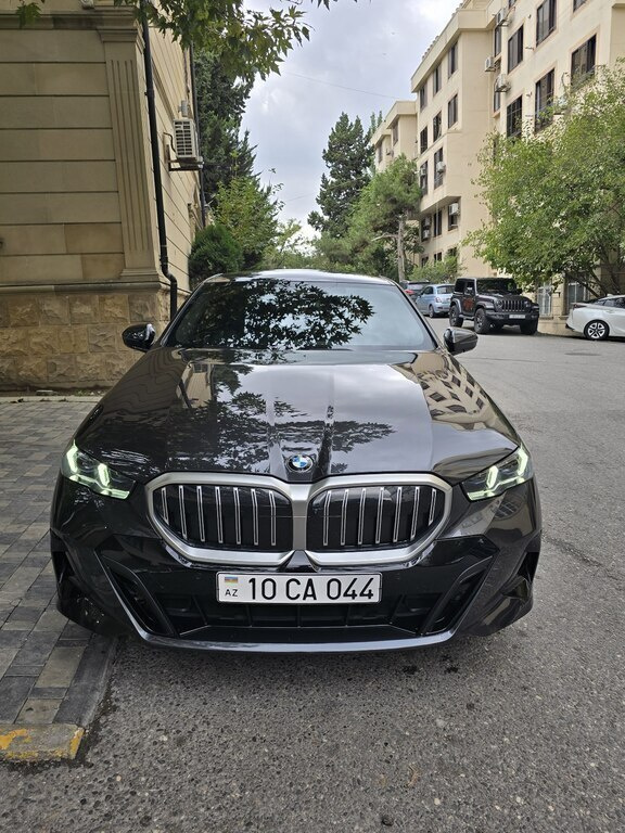 2025 BMW 530, 2.0L, 13000km - Image 8