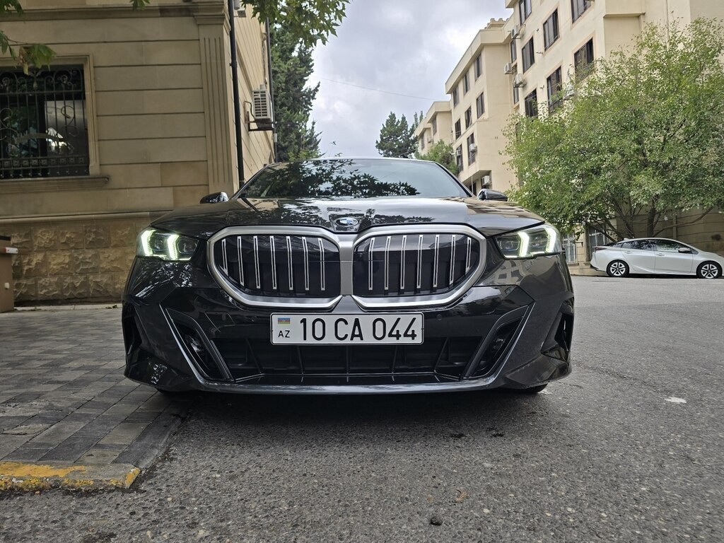 2025 BMW 530, 2.0L, 13000km - Image 9