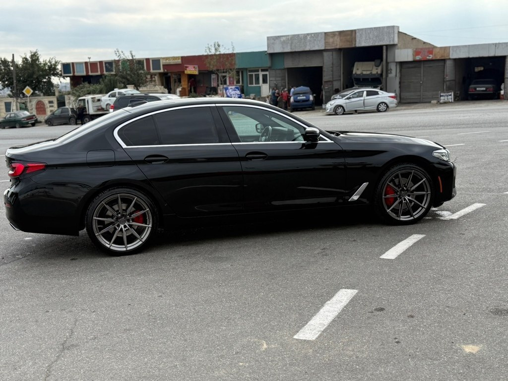 2021 BMW 530, 2.0L, 70000km - Image 4
