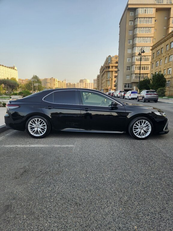 2021 Toyota Camry, 2.5L, 130000km - Image 11