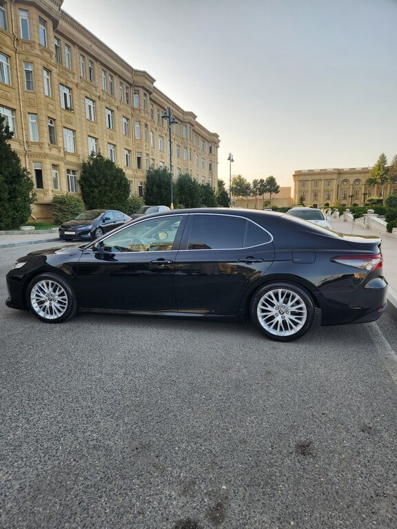 2021 Toyota Camry, 2.5L, 130000km - Image 13