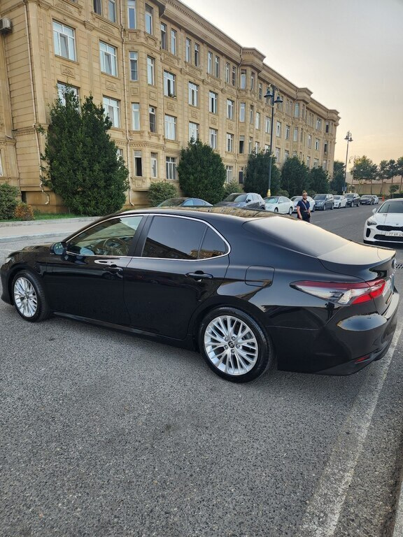 2021 Toyota Camry, 2.5L, 130000km - Image 15