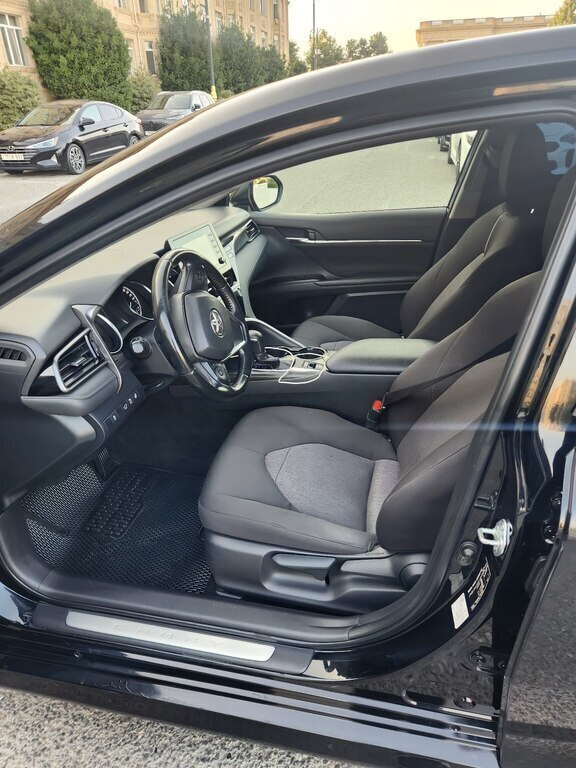 2021 Toyota Camry, 2.5L, 130000km - Image 5