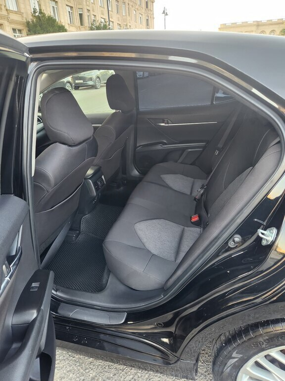 2021 Toyota Camry, 2.5L, 130000km - Image 6