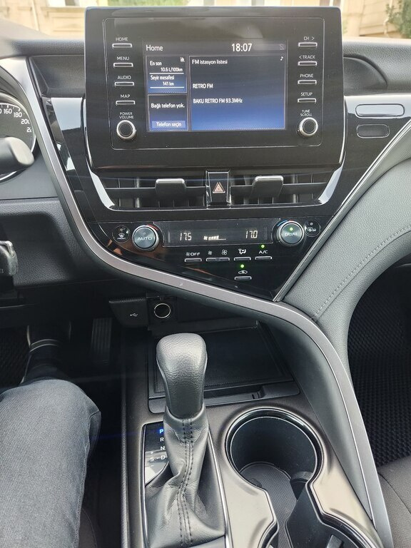 2021 Toyota Camry, 2.5L, 130000km - Image 8