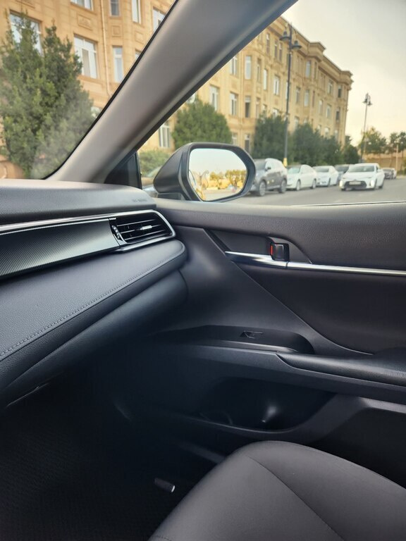 2021 Toyota Camry, 2.5L, 130000km - Image 9