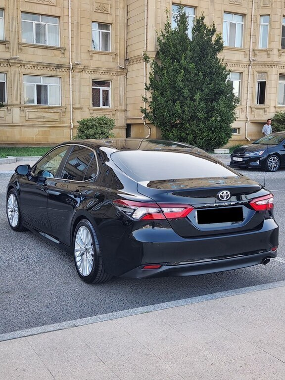 2021 Toyota Camry, 2.5L, 130000km - Image 10