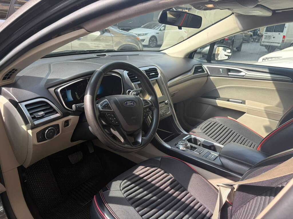 2017 Ford Fusion (North America), 2.0L, 181000km - Image 3