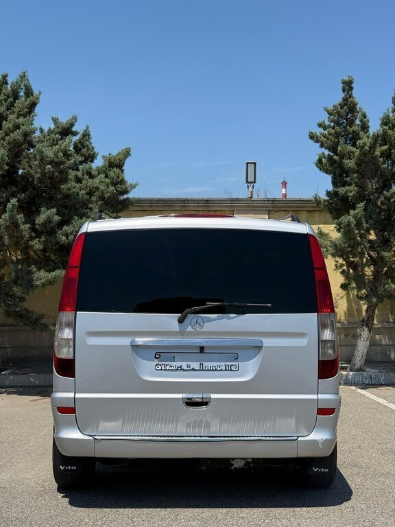 2006 Mercedes Viano, 3.0L, 373321km - Image 2