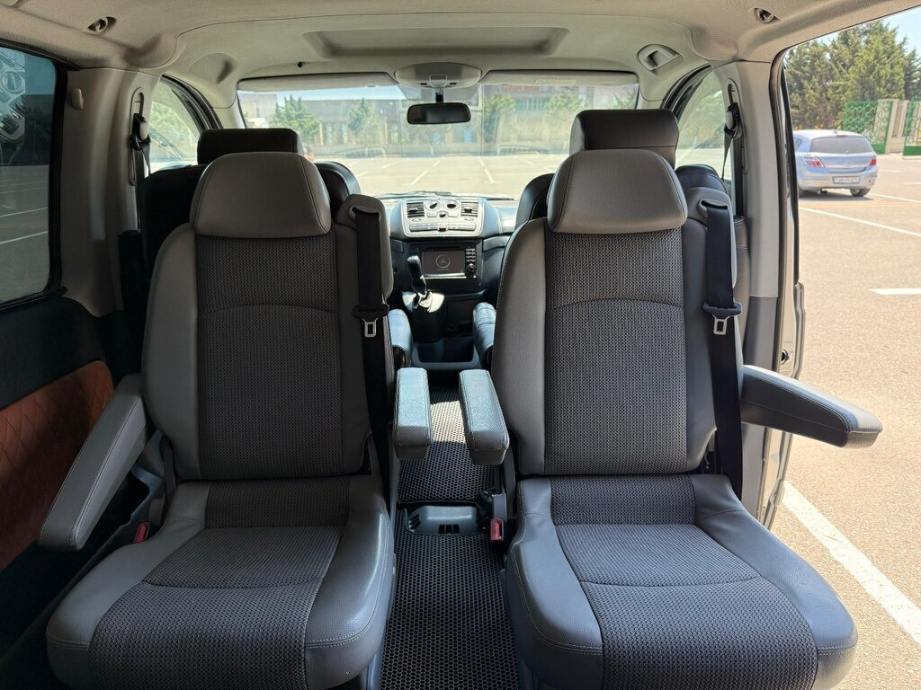 2006 Mercedes Viano, 3.0L, 373321km - Image 9