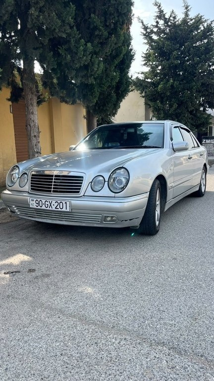 1998 Mercedes E 240, 2.4L, 244000km - Image 1
