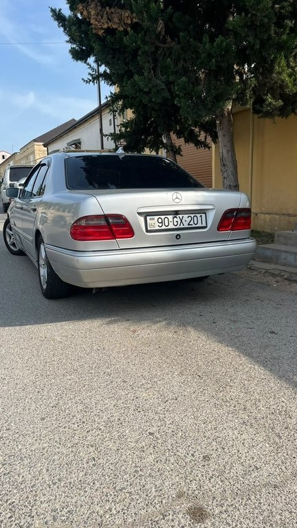 1998 Mercedes E 240, 2.4L, 244000km - Image 2