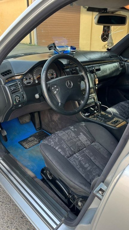 1998 Mercedes E 240, 2.4L, 244000km - Image 4