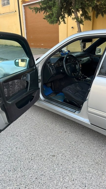 1998 Mercedes E 240, 2.4L, 244000km - Image 5