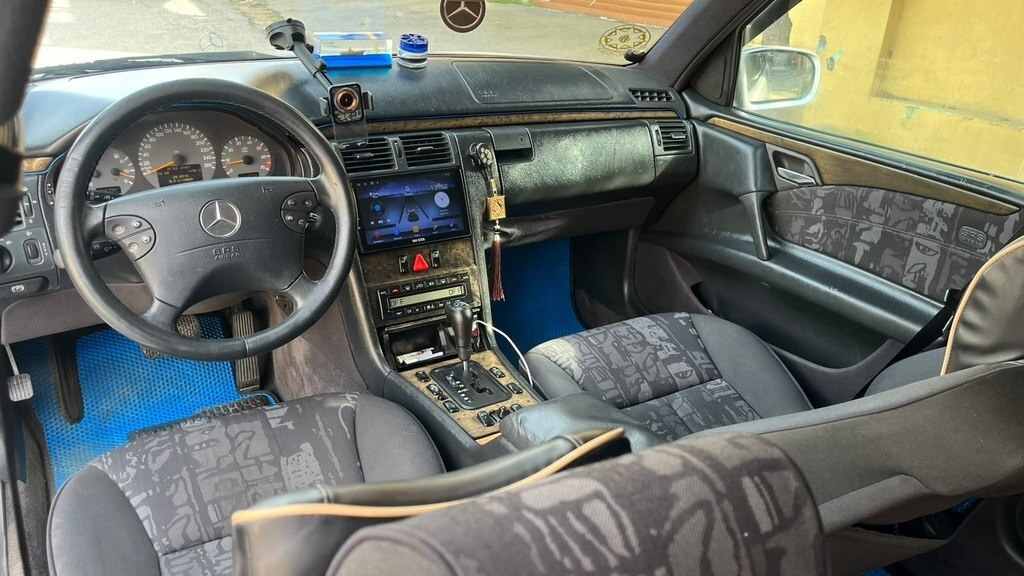 1998 Mercedes E 240, 2.4L, 244000km - Image 6