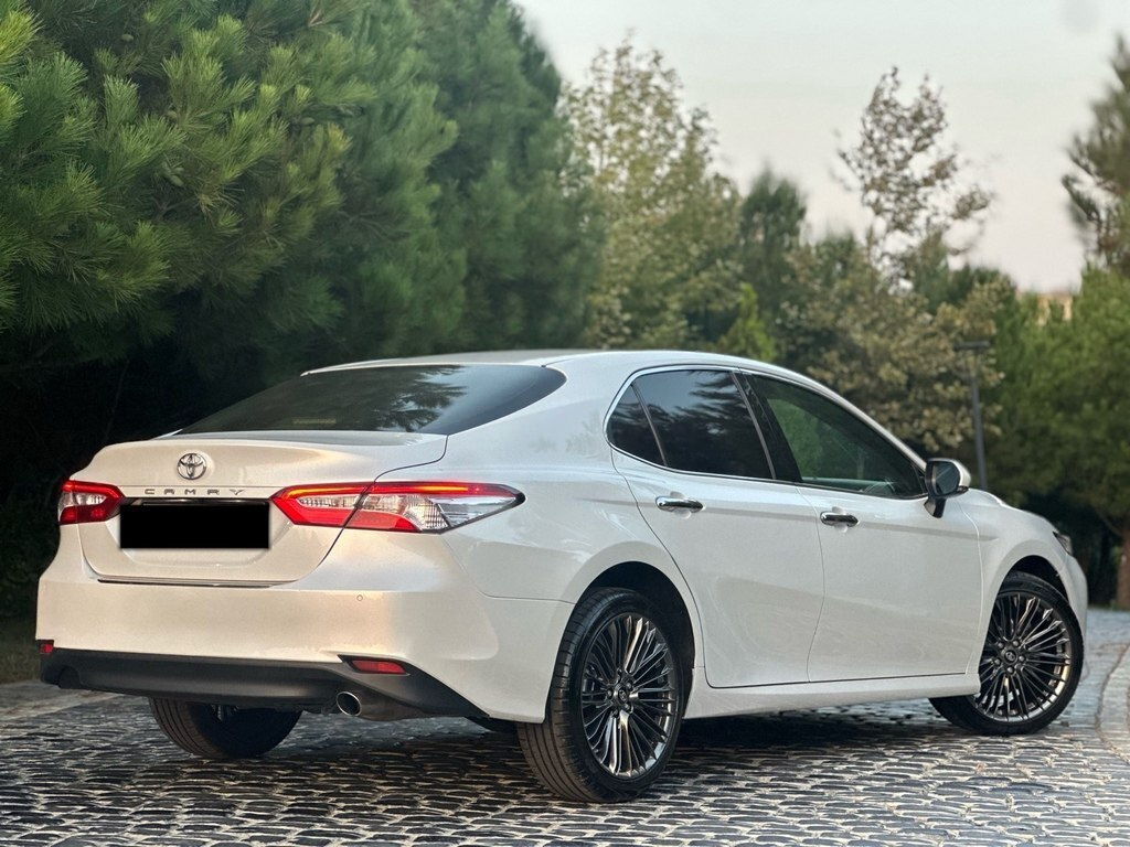 2020 Toyota Camry, 2.5L, 140000km - Image 11