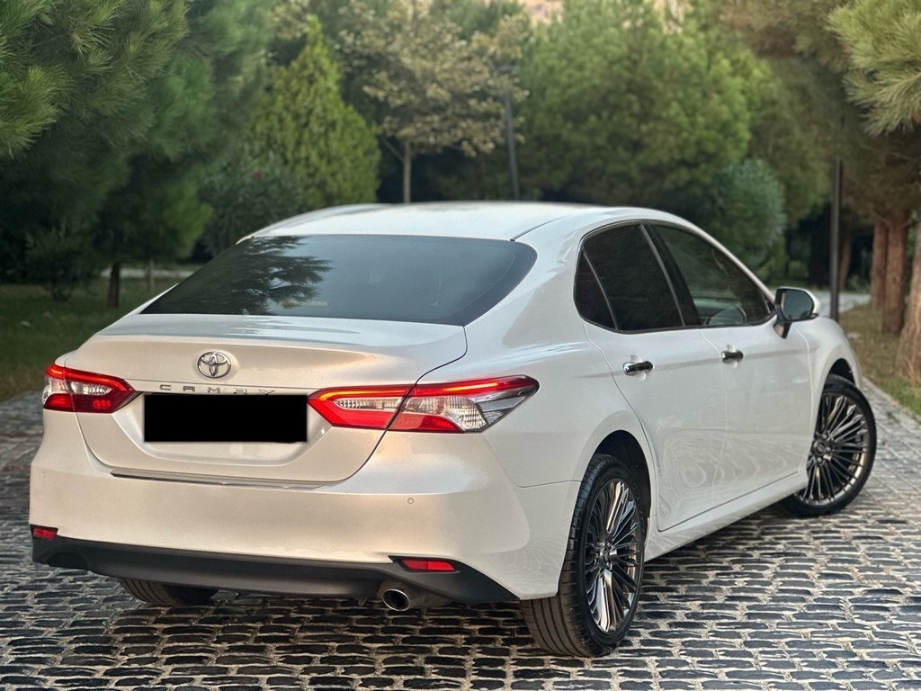 2020 Toyota Camry, 2.5L, 140000km - Image 12