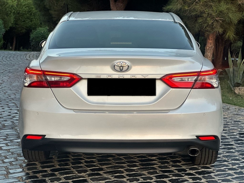 2020 Toyota Camry, 2.5L, 140000km - Image 13
