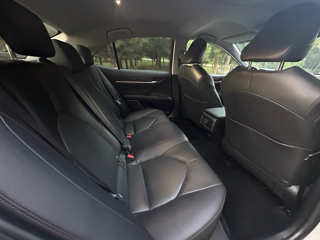 2020 Toyota Camry, 2.5L, 140000km - Image 16
