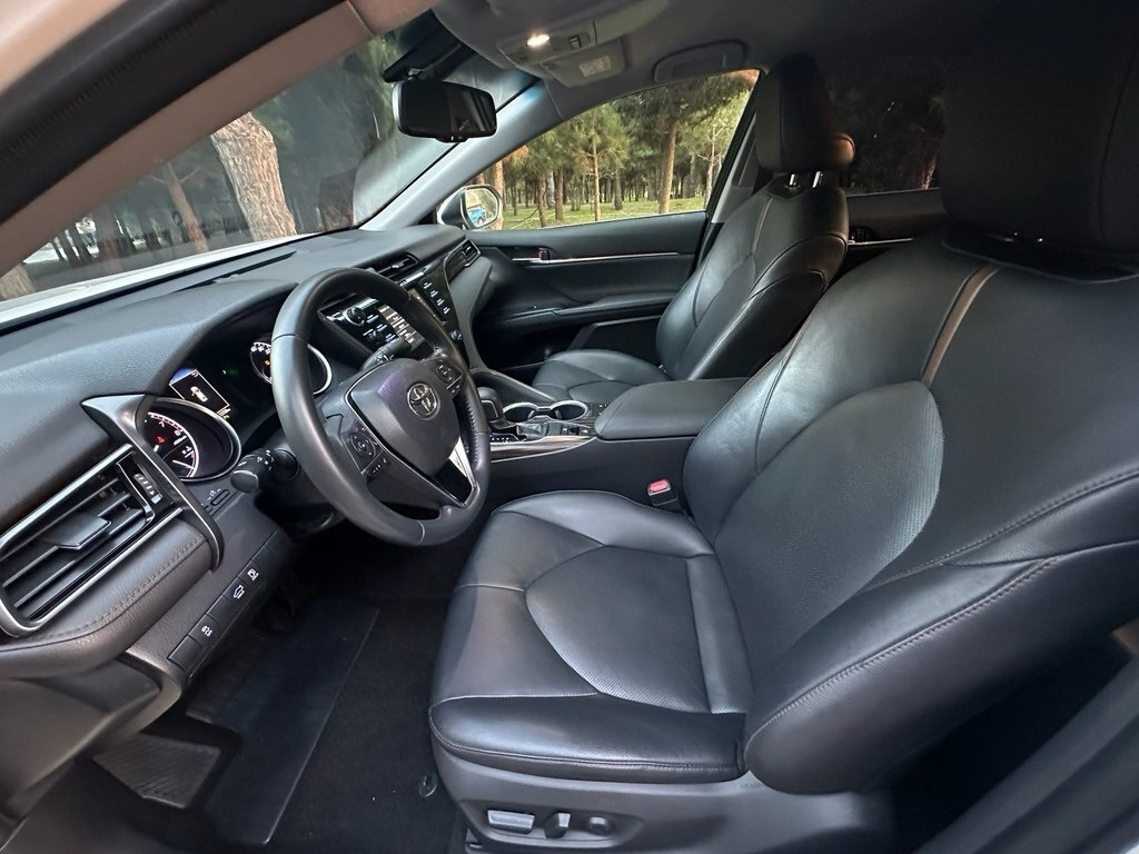 2020 Toyota Camry, 2.5L, 140000km - Image 18