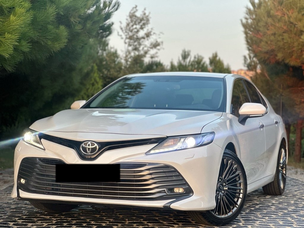 2020 Toyota Camry, 2.5L, 140000km - Image 3