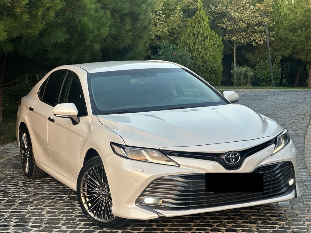 2020 Toyota Camry, 2.5L, 140000km - Image 4