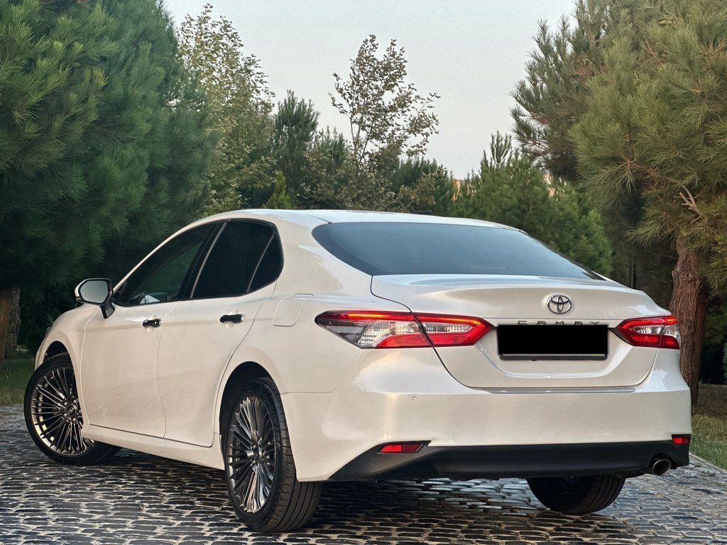 2020 Toyota Camry, 2.5L, 140000km - Image 8