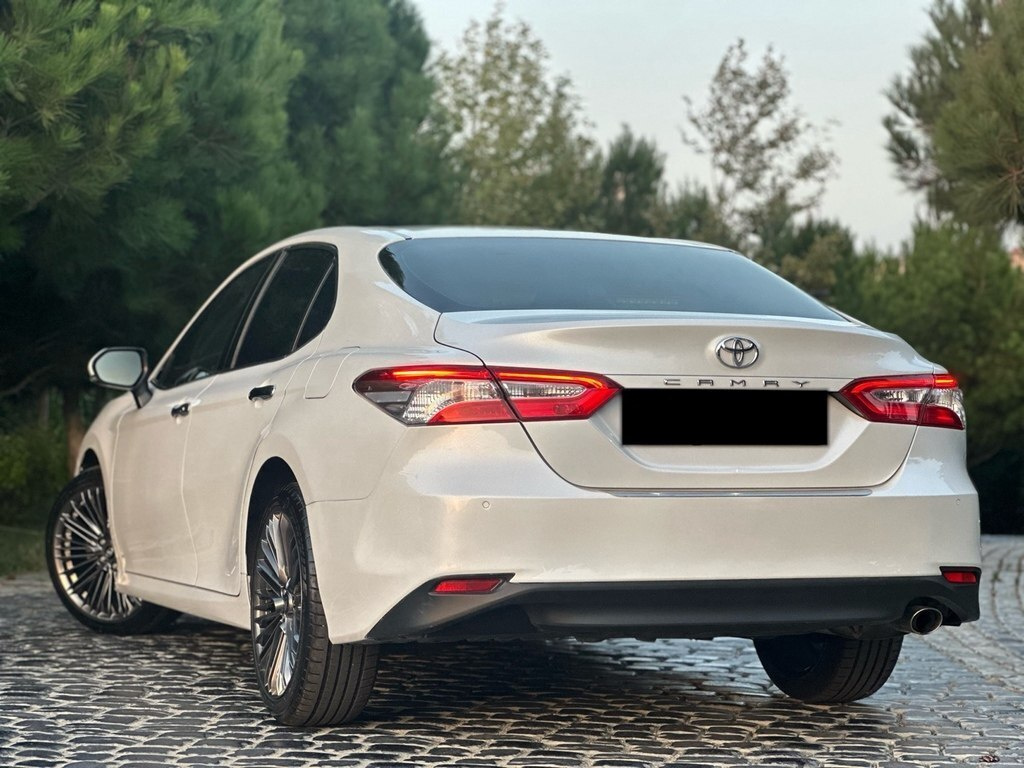 2020 Toyota Camry, 2.5L, 140000km - Image 9