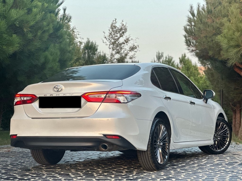 2020 Toyota Camry, 2.5L, 140000km - Image 10