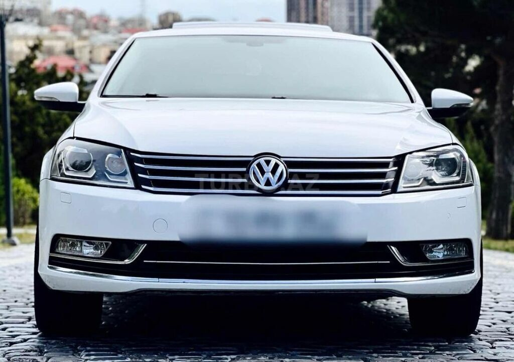 2013 Volkswagen Passat, 1.8L, 242488km - Image 1