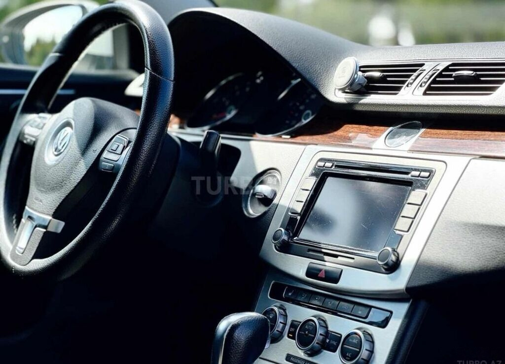 2013 Volkswagen Passat, 1.8L, 242488km - Image 9