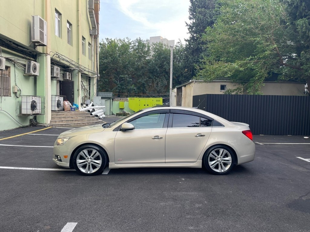 2013 Chevrolet Cruze, 1.4L, 280000km - Image 9