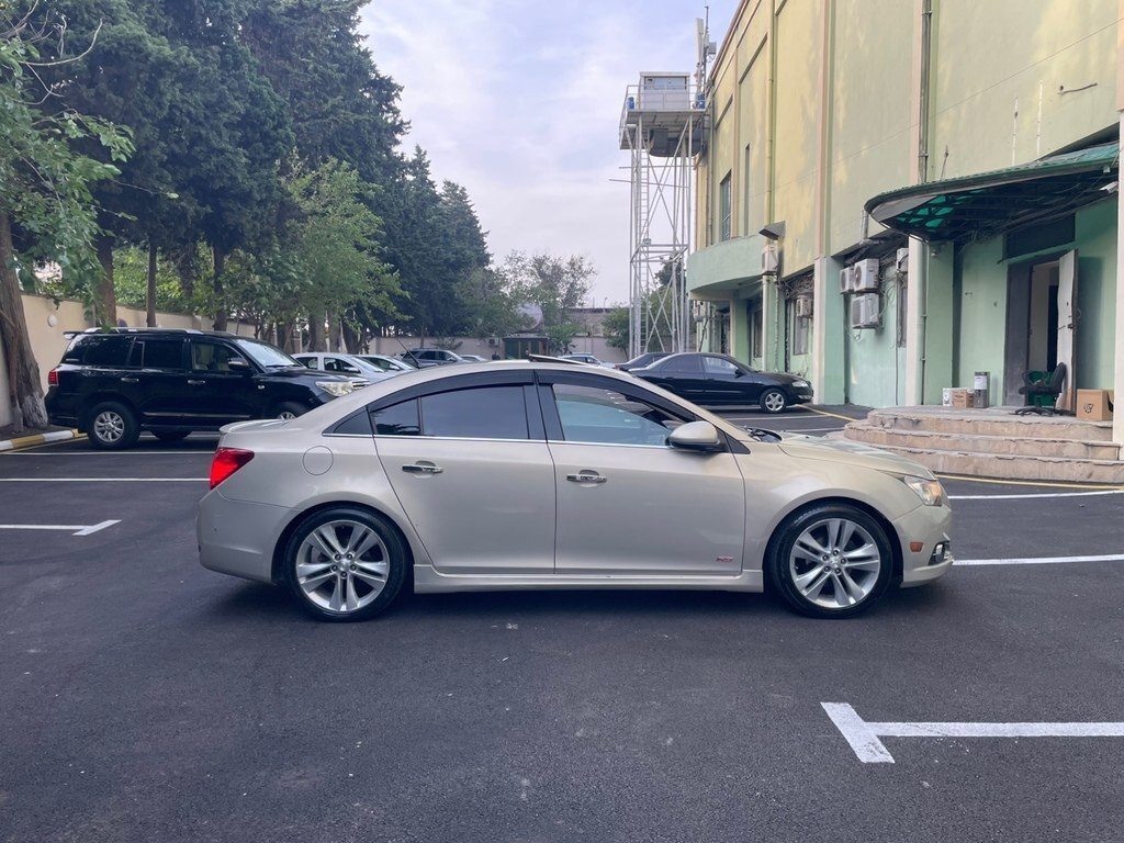 2013 Chevrolet Cruze, 1.4L, 280000km - Image 10