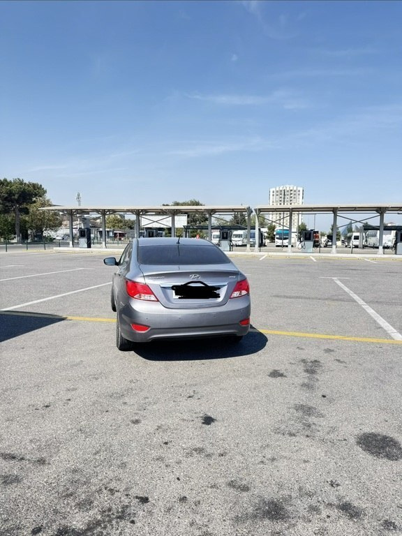 2016 Hyundai Accent, 1.4L, 91000km - Image 2