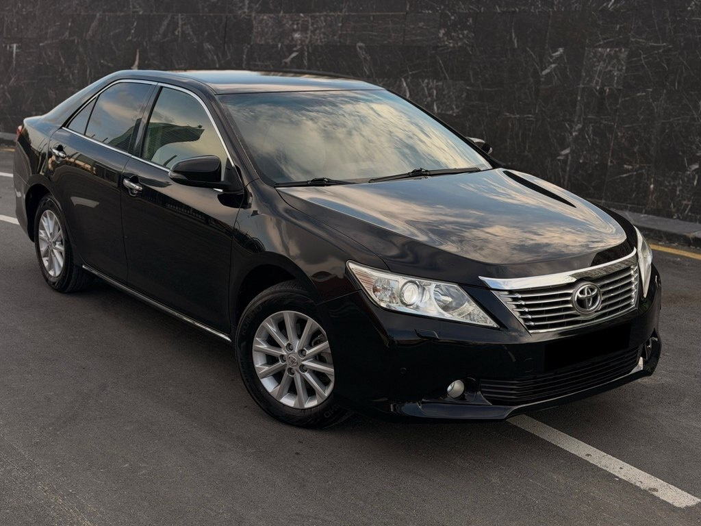 2013 Toyota Camry, 2.5L, 141000km - Image 1