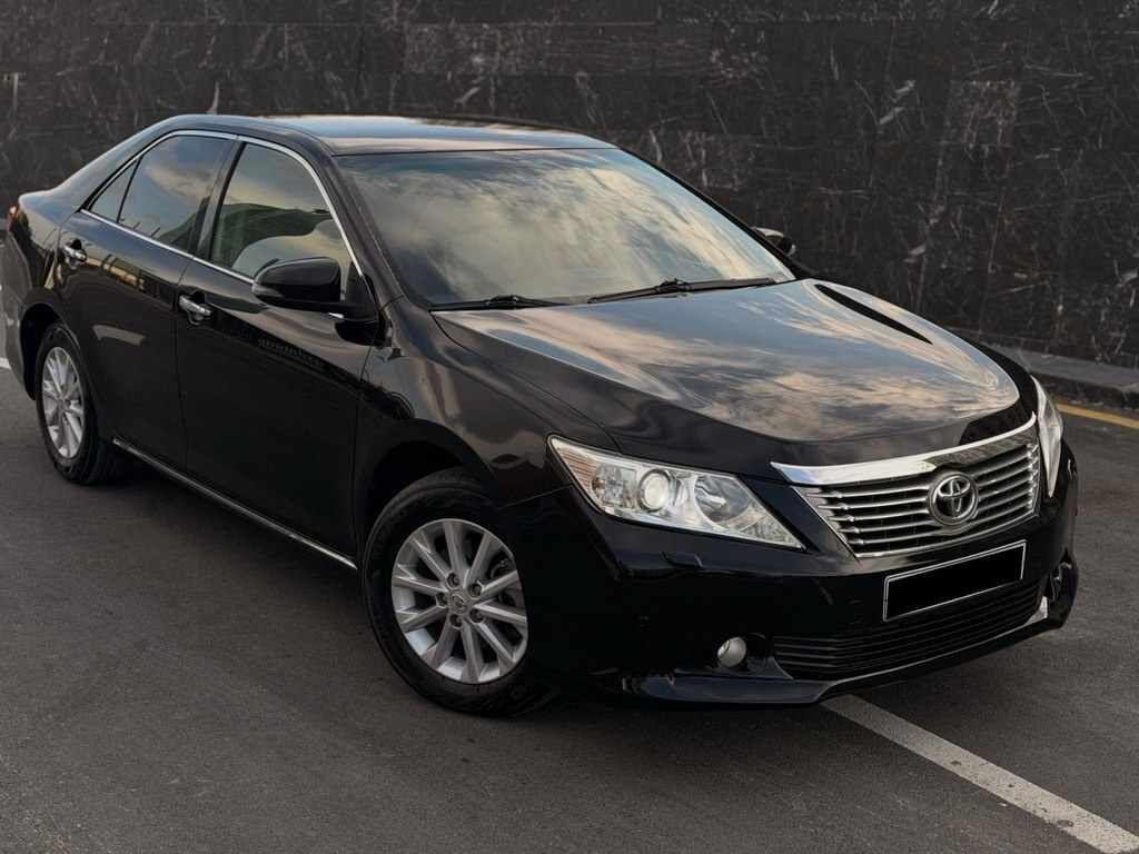 2013 Toyota Camry, 2.5L, 141000km - Image 2