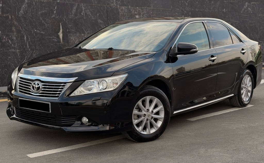 2013 Toyota Camry, 2.5L, 141000km - Image 4