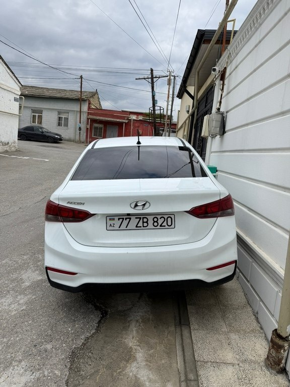2019 Hyundai Accent, 1.6L, 125000km - Image 4