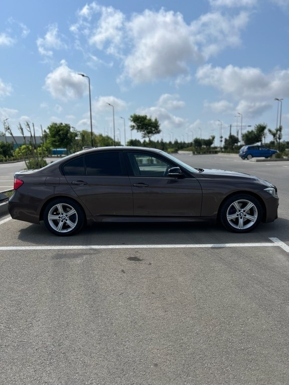 2012 BMW 328, 2.0L, 283000km - Image 3