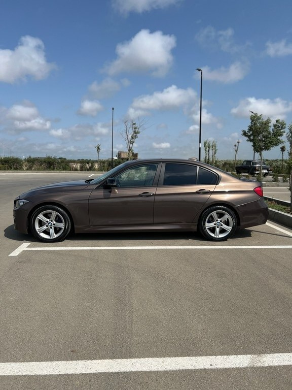 2012 BMW 328, 2.0L, 283000km - Image 4