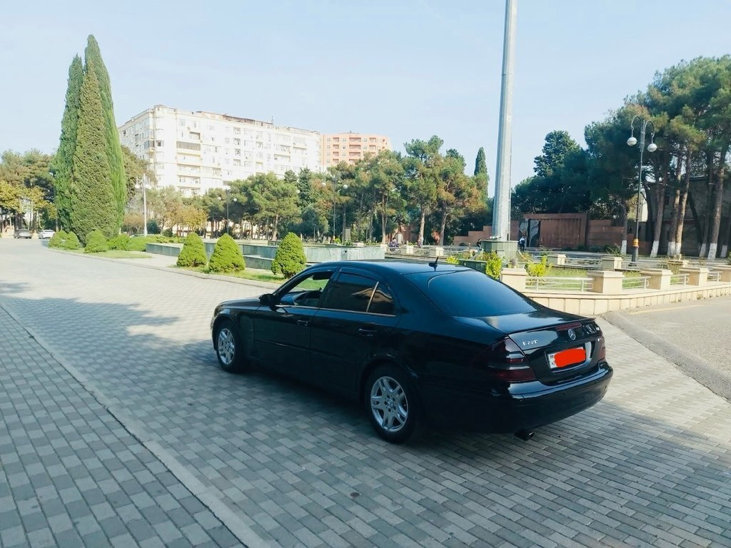 2005 Mercedes E 220, 2.2L, 273000km - Image 5