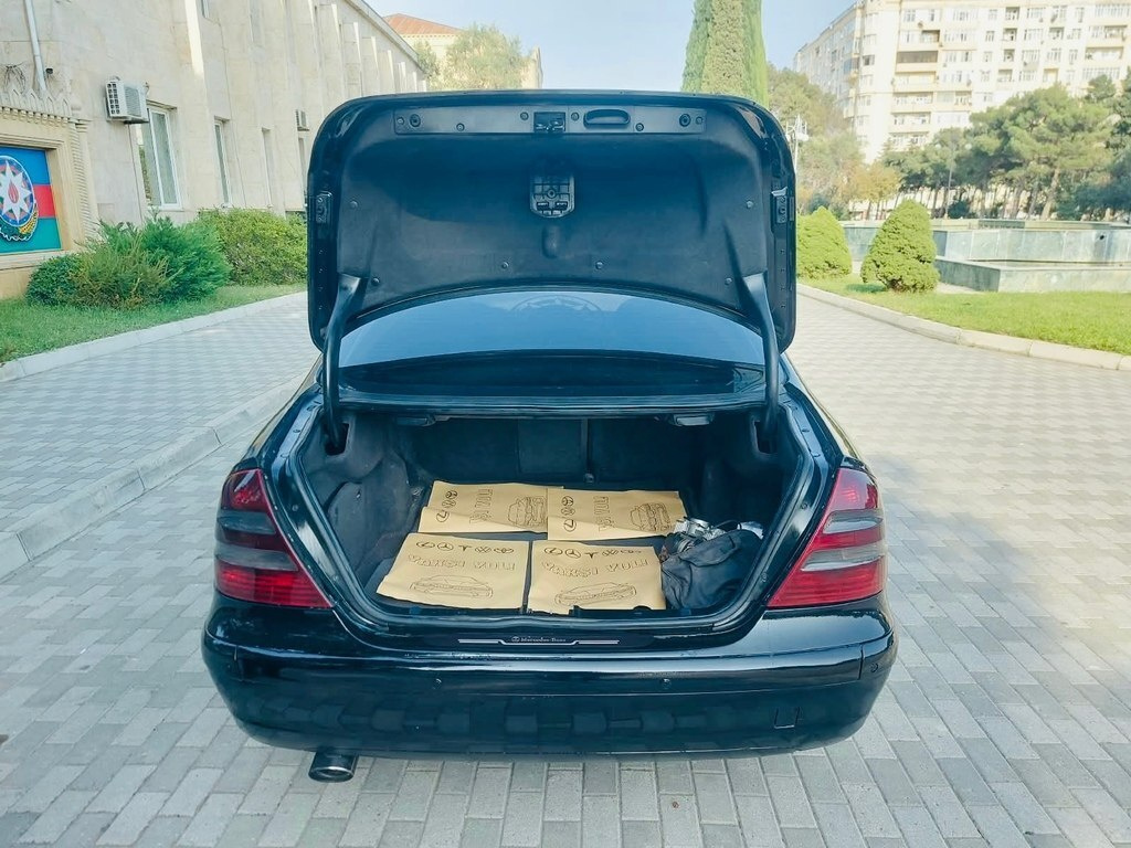 2005 Mercedes E 220, 2.2L, 273000km - Image 10