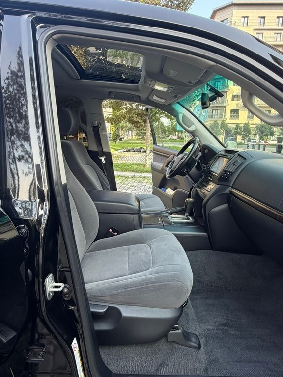 2012 Toyota Land Cruiser, 4.0L, 288000km - Image 8