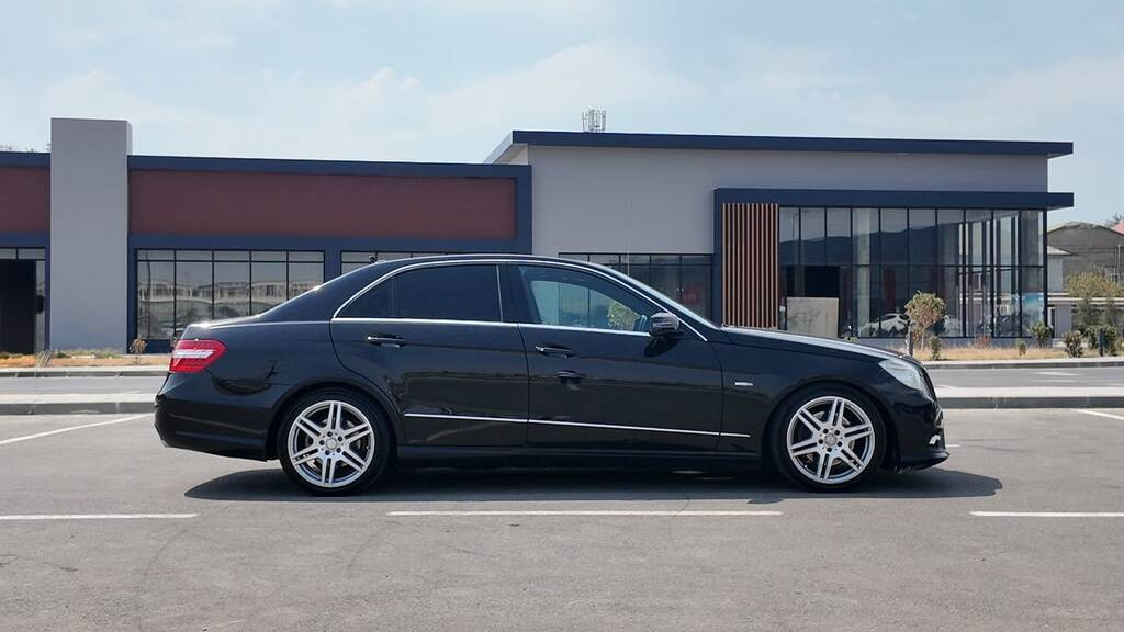 2011 Mercedes E 200, 1.8L, 267000km - Image 4