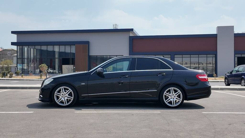 2011 Mercedes E 200, 1.8L, 267000km - Image 5