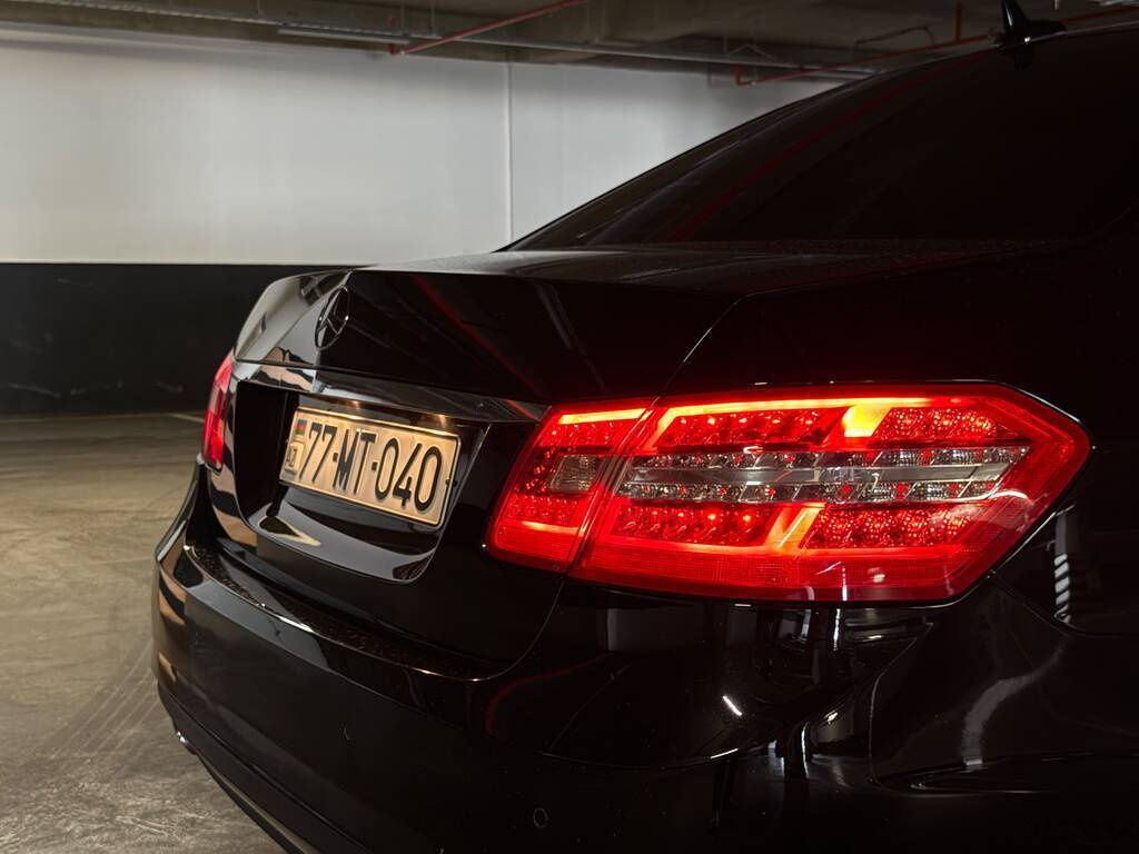 2011 Mercedes E 200, 1.8L, 267000km - Image 9