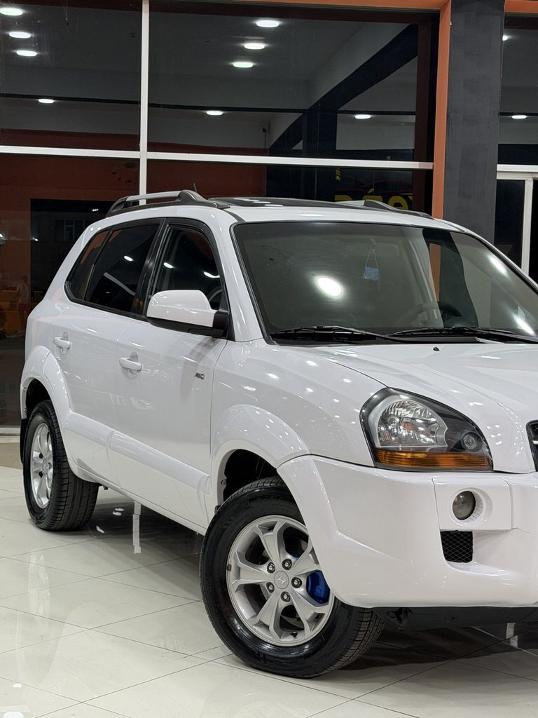 2008 Hyundai Tucson, 2.0L, 329000km - Image 4