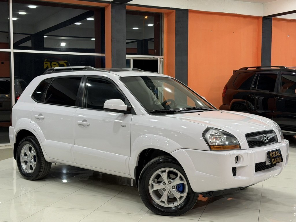 2008 Hyundai Tucson, 2.0L, 329000km - Image 5